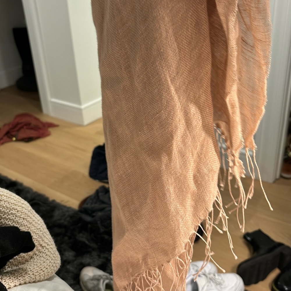 Mauve linen scarf with fringe